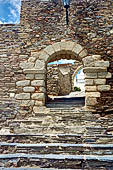 Monsaraz - Una delle porte della cinta muraria, che porta alla cisterna.